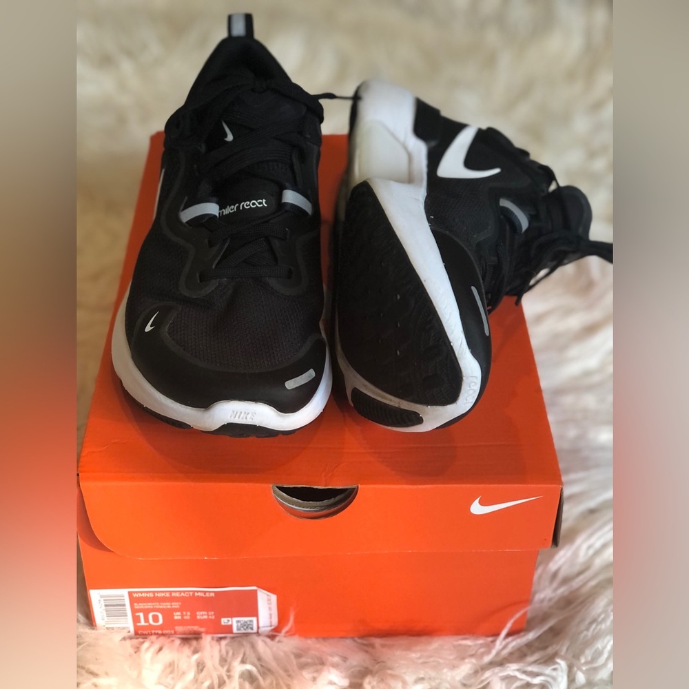 Women’s Nike React Miler Sneakers, Size 10